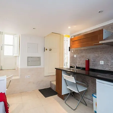 Low Cost - Historic City Center Rc Apartment